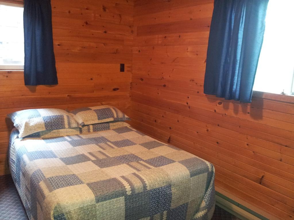 Red Lodge Resort Little Current Bilik gambar