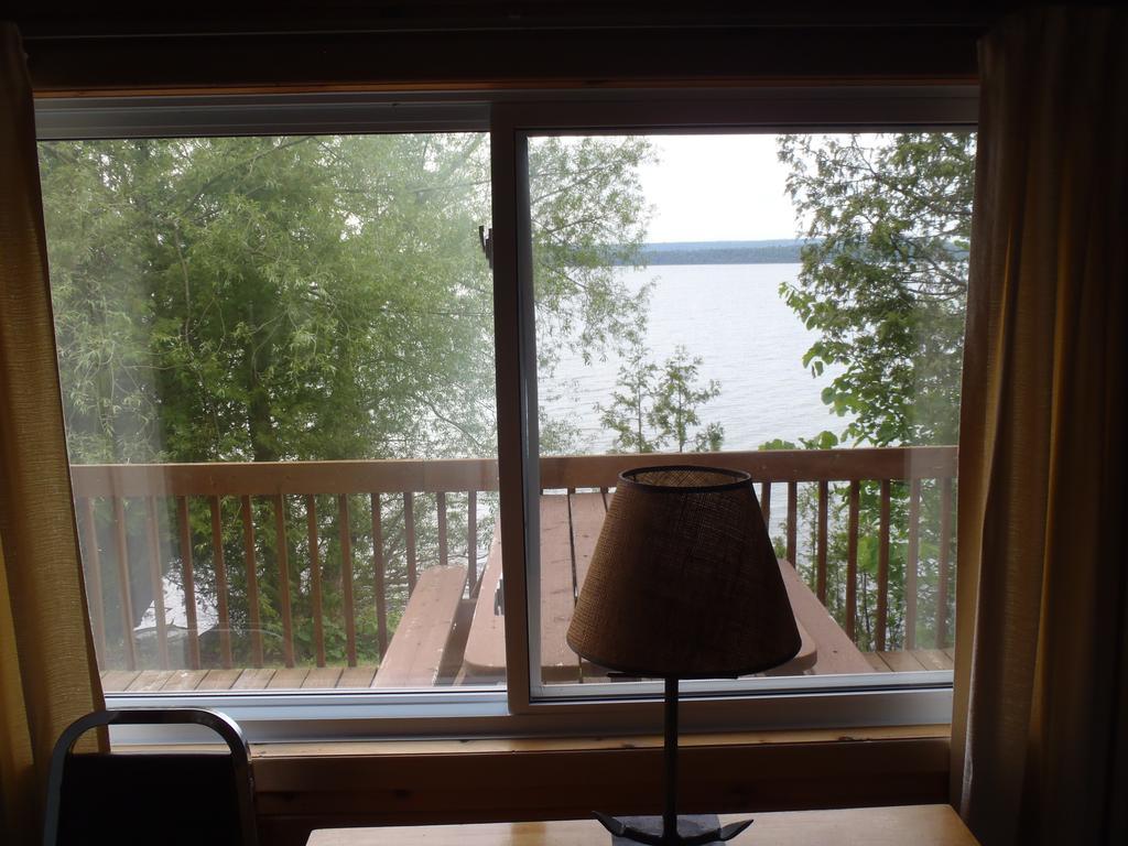 Red Lodge Resort Little Current Bilik gambar