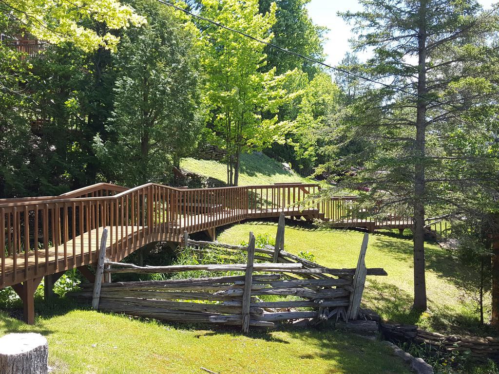 Red Lodge Resort Little Current Bilik gambar